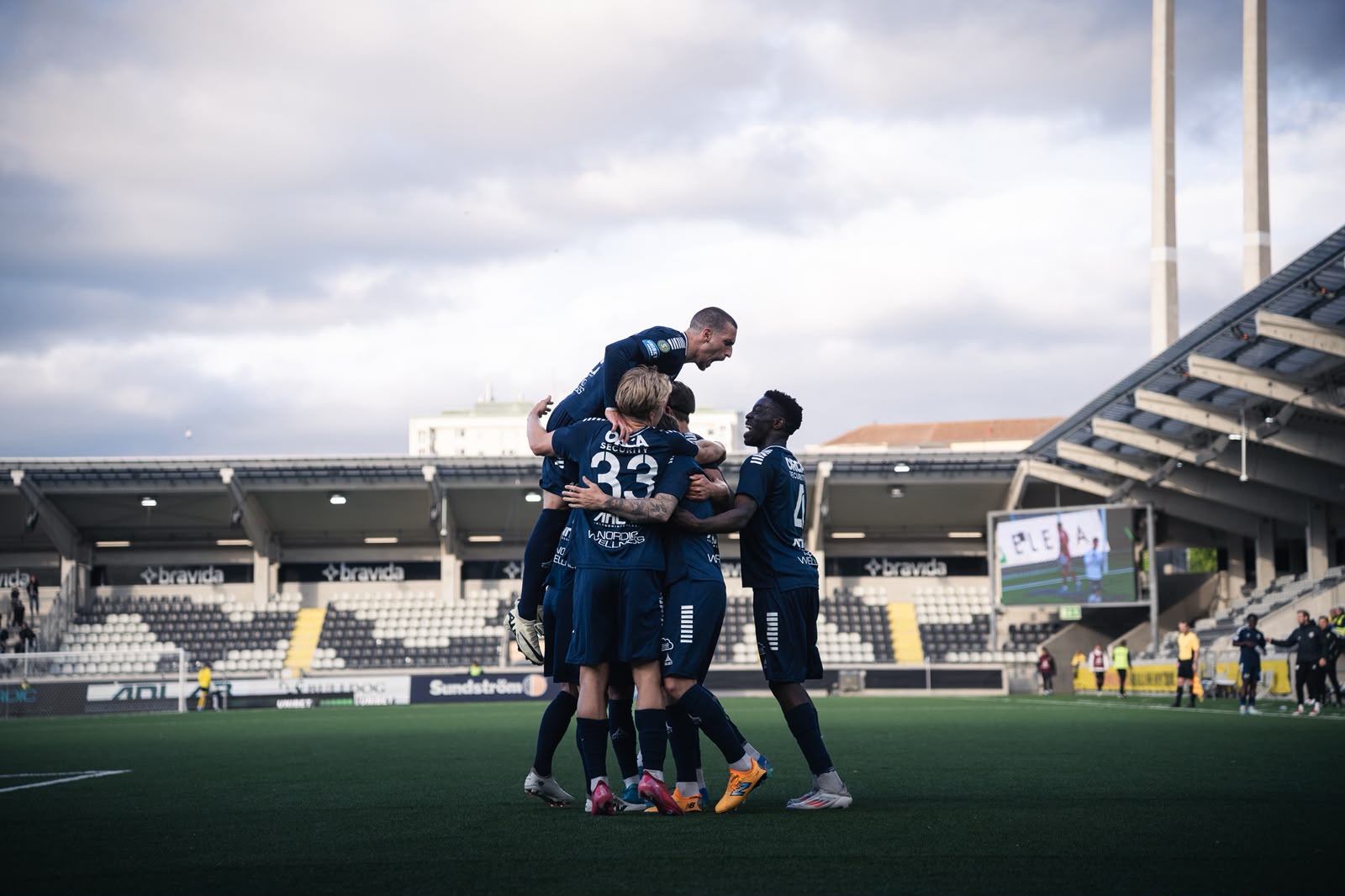 Utsiktens BK firar sitt reduceringsmål mot Örebro SK